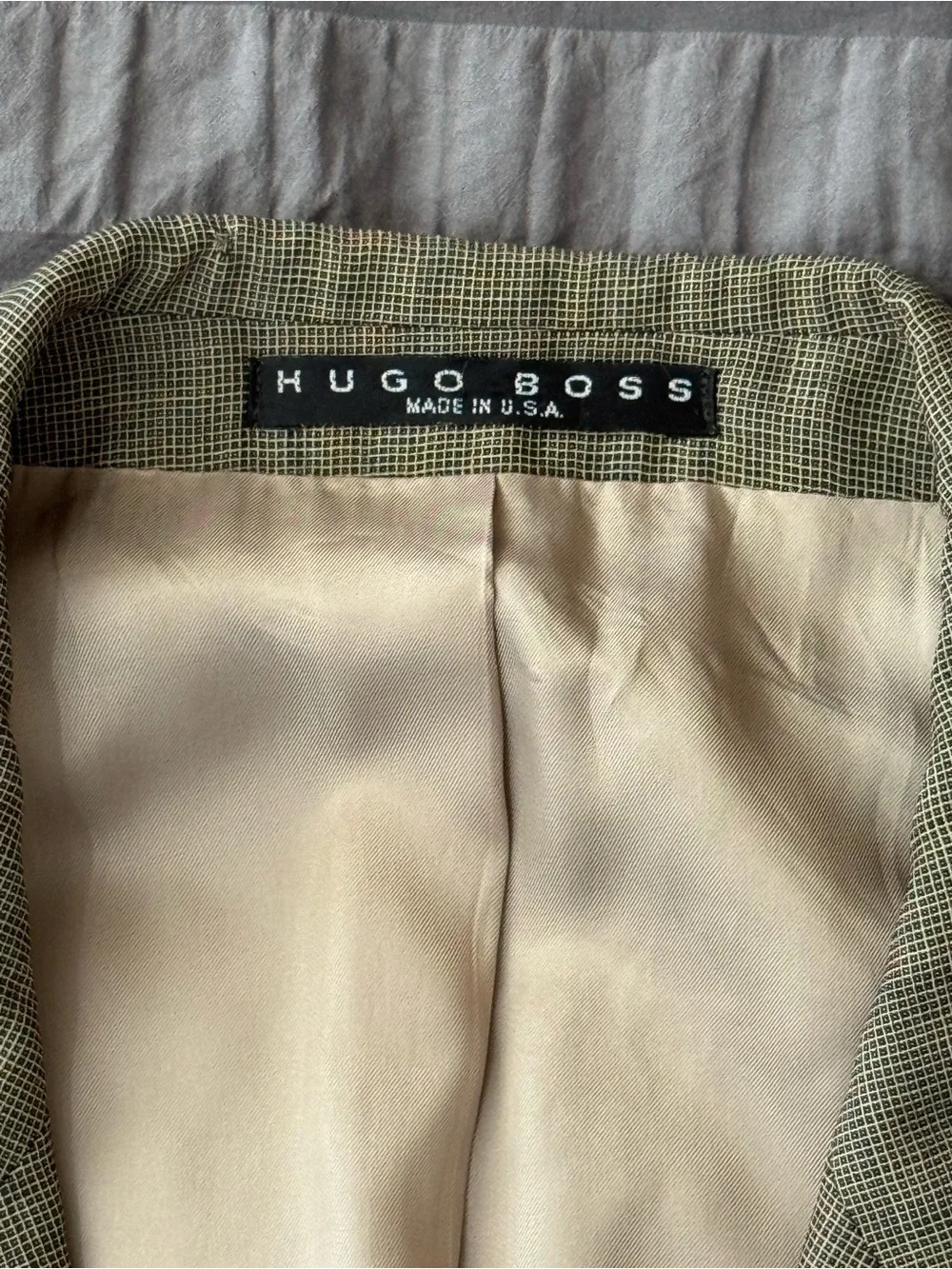 Vintage Hugo Boss Light Olive Sport Coat with Cream Lining